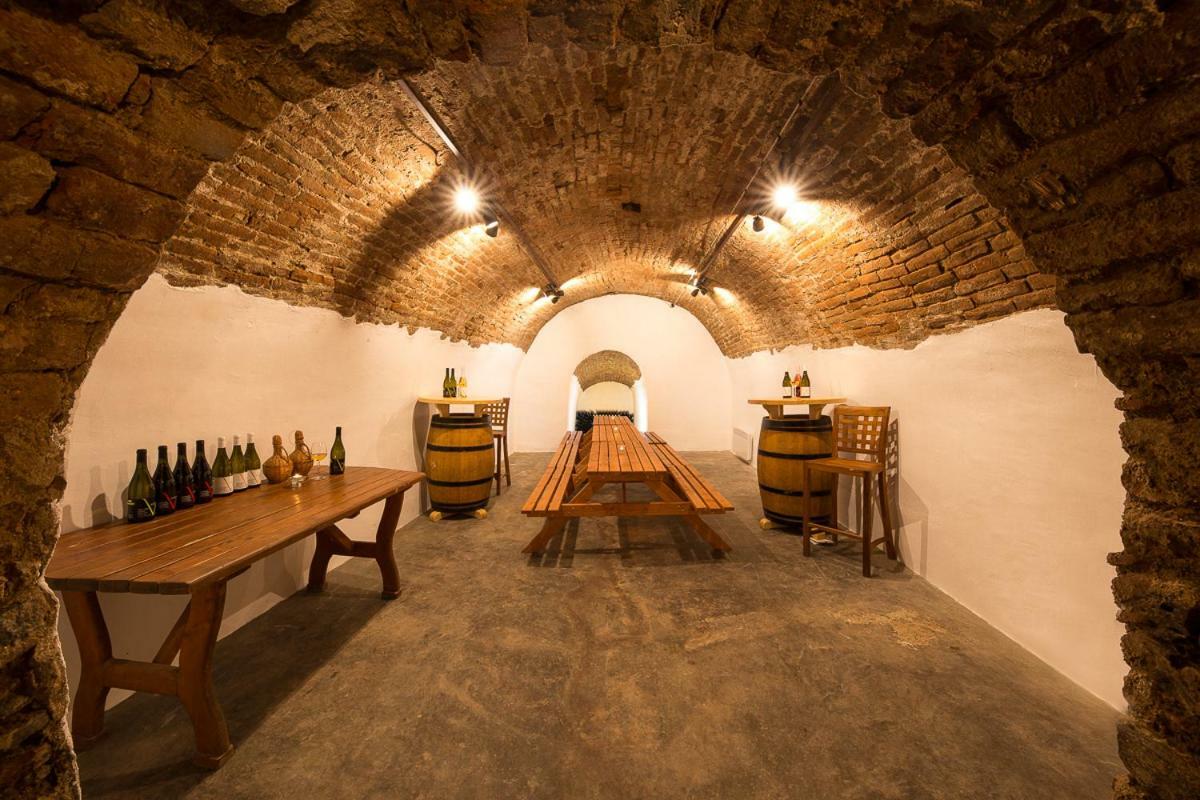 Penzion A Vinarstvi Naturvini Miroslav  Buitenkant foto